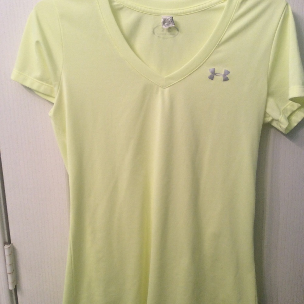 Women’s XS Under Armour Lemmon color top